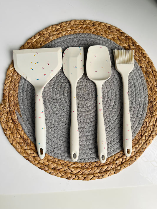 Set of 4 White utensils